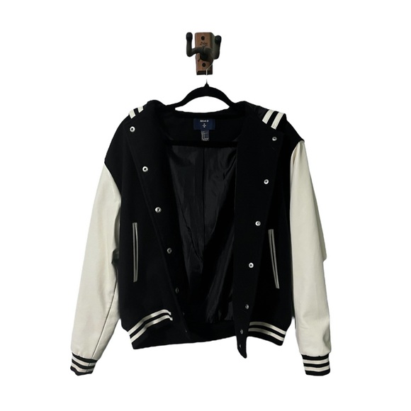 Forever 21 Jackets & Blazers - Forever 21 Women’s Hooded Varsity Jacket - Size Small